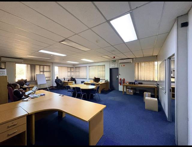 6,052M² OFFICE FOR SALE IN HALFWAY HOUSE